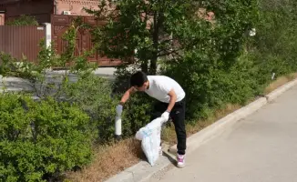 В Атырау прошла международная экологическая акция «ECO Plogging», объединяющая бег и уборку