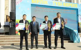 Празднование Дня единства народа Казахстана в Актау: акцент на культурное разнообразие и стабильность