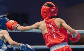 Казахстанский боксёр Нурасыл Галым уверенно вышел в финал чемпионата Азии, разгромив своего соперника в весовой категории до 50 килограммов среди спортсменов до 15 лет.