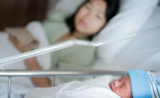 Казахстанские матери рискуют потерять половину декретных пособий из-за нерегулярности выплат