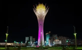 Студент, устроивший провокационную фотосессию у Байтерека, получил наказание от суда Астаны