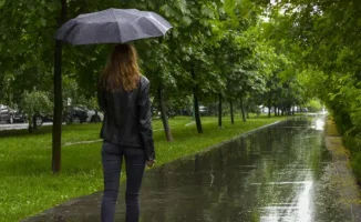 Казахстан под дождевым покрывалом: грозы и ветер в воскресенье, 10 мая