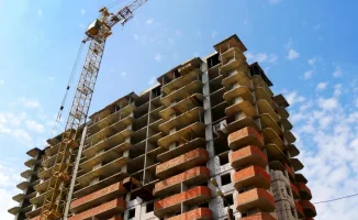 В Астане долгострои и недостроенные жилые комплексы продолжают оставаться частью городского пейзажа, вызывая общественное беспокойство и вопросы о судьбе этих объектов. Местные власти предпринимают шаги для решения проблемы, однако многие проекты остаются