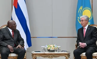 В Астане состоялась встреча Президента Казахстана Касым-Жомарта Токаева с вице-президентом Кубы Сальвадором Вальдесом Месой. В ходе встречи обсуждались вопросы двустороннего сотрудничества и укрепления отношений между двумя странами.