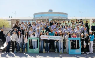 В Астане прошла экоакция по очистке водоемов и набережных в рамках республиканской экологической инициативы 'Таза Қазақстан', продолжающей масштабный месячник чистоты.