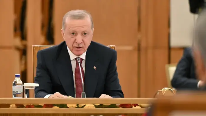 Президент Турции Реджеп Тайип Эрдоган заявил о укреплении турецко-казахских отношений во всех сферах в рамках расширенного стратегического партнерства, обсуждая результаты переговоров в Астане. Он подчеркнул важность товарооборота и энергетического сотруд {city2}