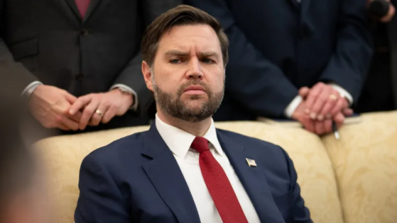 Трамп оставил "письмо в бутылке" для Пенса: инструкции на случай непредвиденного шторма {city2}