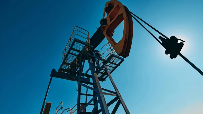 Цены на нефть впервые с начала марта опустились ниже 80 долларов за баррель {city2}