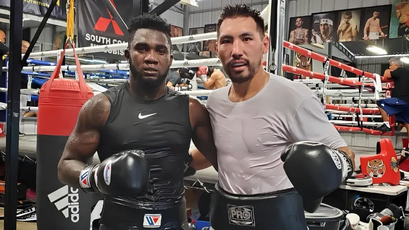 Чемпион мира по версии WBC в среднем весе Карлос Адамес принял решение подняться в весе и провести бой с Ослейсом Иглесиасом за пояс IBF, после того как Алимханулы "сбежал" от него. {city2}