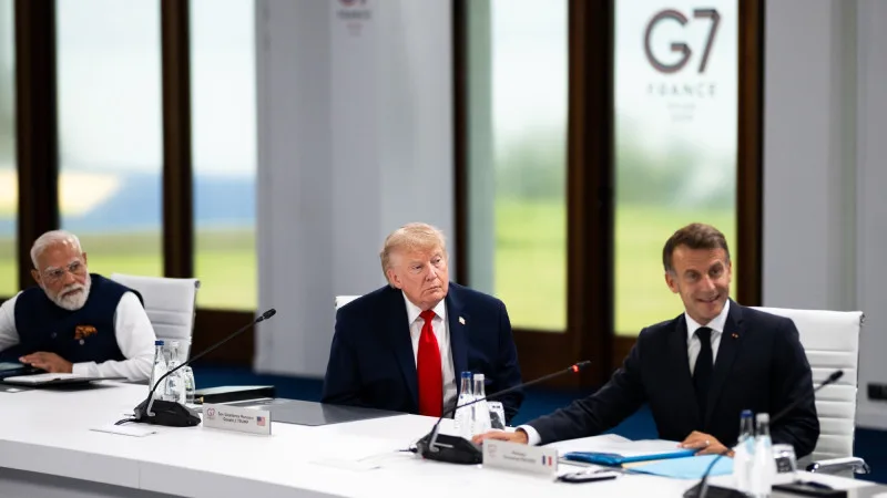 Трамп опоздал на заседание G7 во Франции, вызвав смех у мировых лидеров {city2}