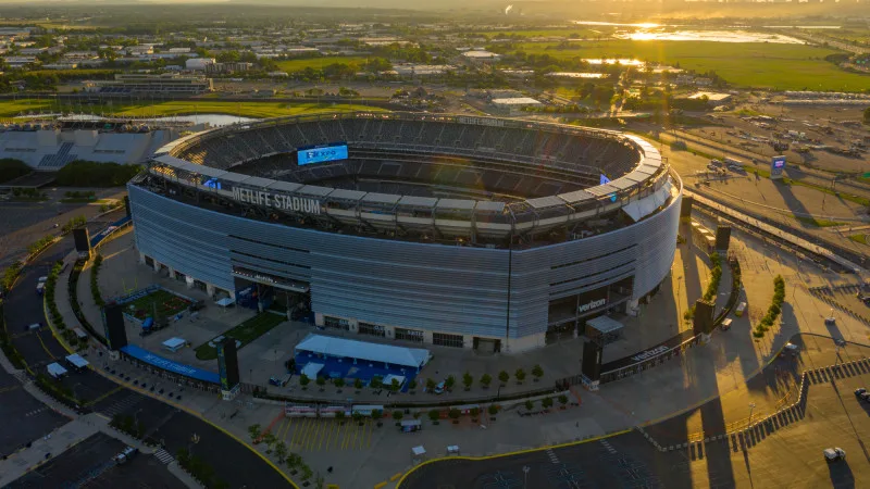 Газон стадиона MetLife Stadium в Нью-Йорке подвергся критике: тренер сборной Норвегии недоволен качеством покрытия {city2}