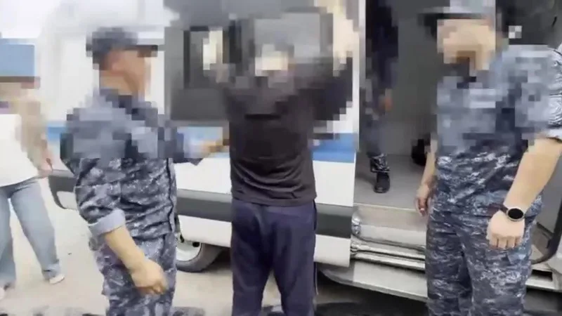 Тень, скрывавшаяся 17 лет: Кыргызстан передал Казахстану главаря ОПГ, похитившего миллионы из банка {city2}