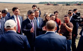 Казахстан: Премьер-министр Бектенов угрожает изъятием земель у крупных аграриев за отсутствие круглогодичной занятости