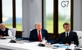 Трамп опоздал на заседание G7 во Франции, вызвав смех у мировых лидеров