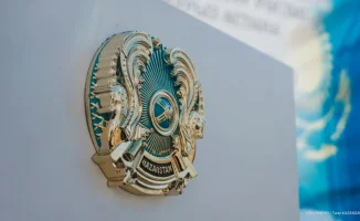 Токаев обновляет модель государственности Казахстана на церемонии подъёма Государственного флага в Астане