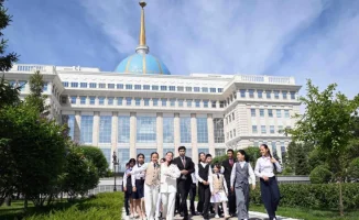 Экскурсия в Акорду: школьники Казахстана знакомятся с политической культурой страны