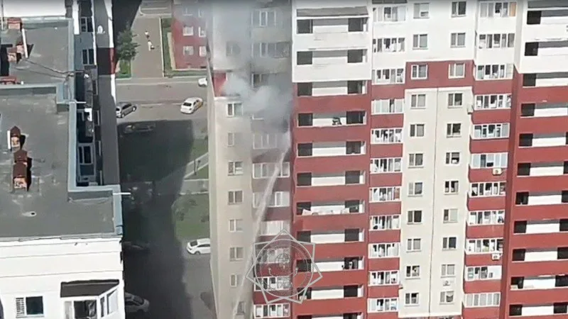 Пожар в многоэтажке Астаны: видео с горящей квартирой {city2}