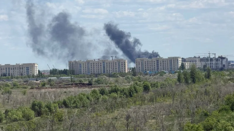 Пожар в Есильском районе Астаны: клубы черного дыма в небе {city2}