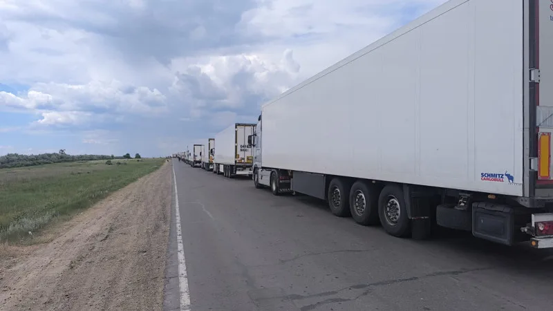 Граница Казахстана и России: жара, драки и хлеб за 500 тенге {city2}